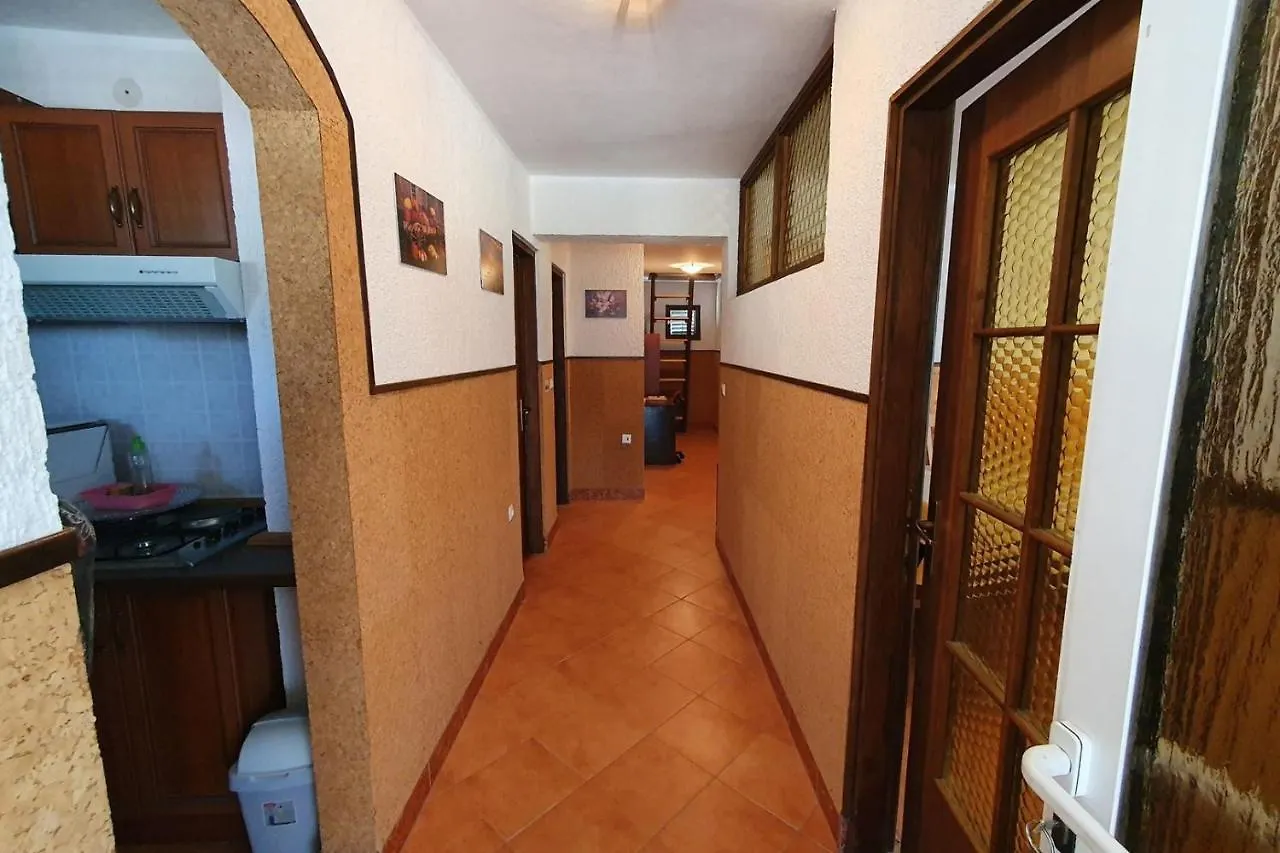 Apartment Mirella For 6 Persons Located In Central Istria Gradinje 0*,