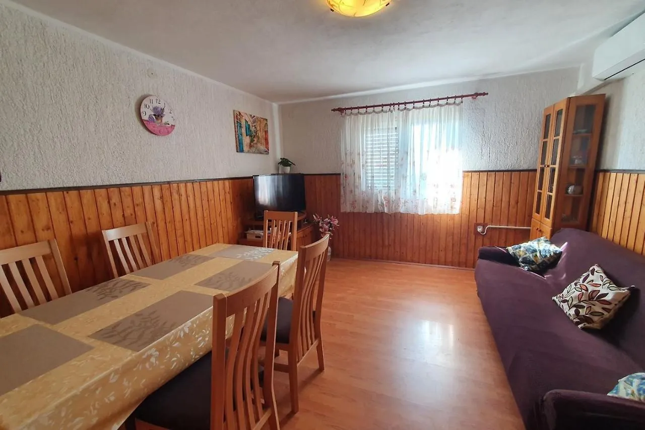 Apartment Mirella For 6 Persons Located In Central Istria Gradinje Hırvatistan