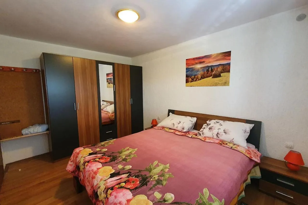 Apartment Mirella For 6 Persons Located In Central Istria Gradinje 0*,