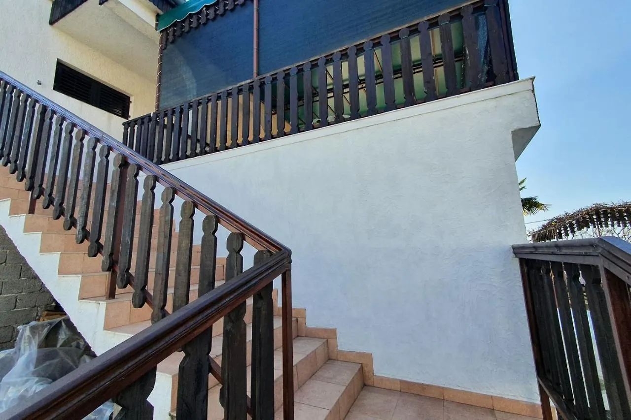 Apartment Mirella For 6 Persons Located In Central Istria Gradinje