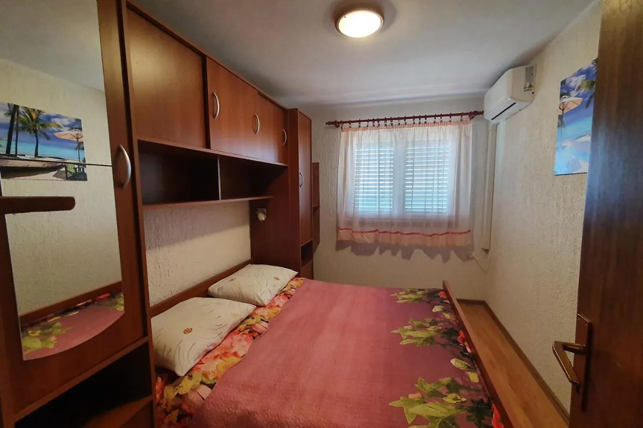 Apartment Mirella For 6 Persons Located In Central Istria Gradinje 0*,  Croatia