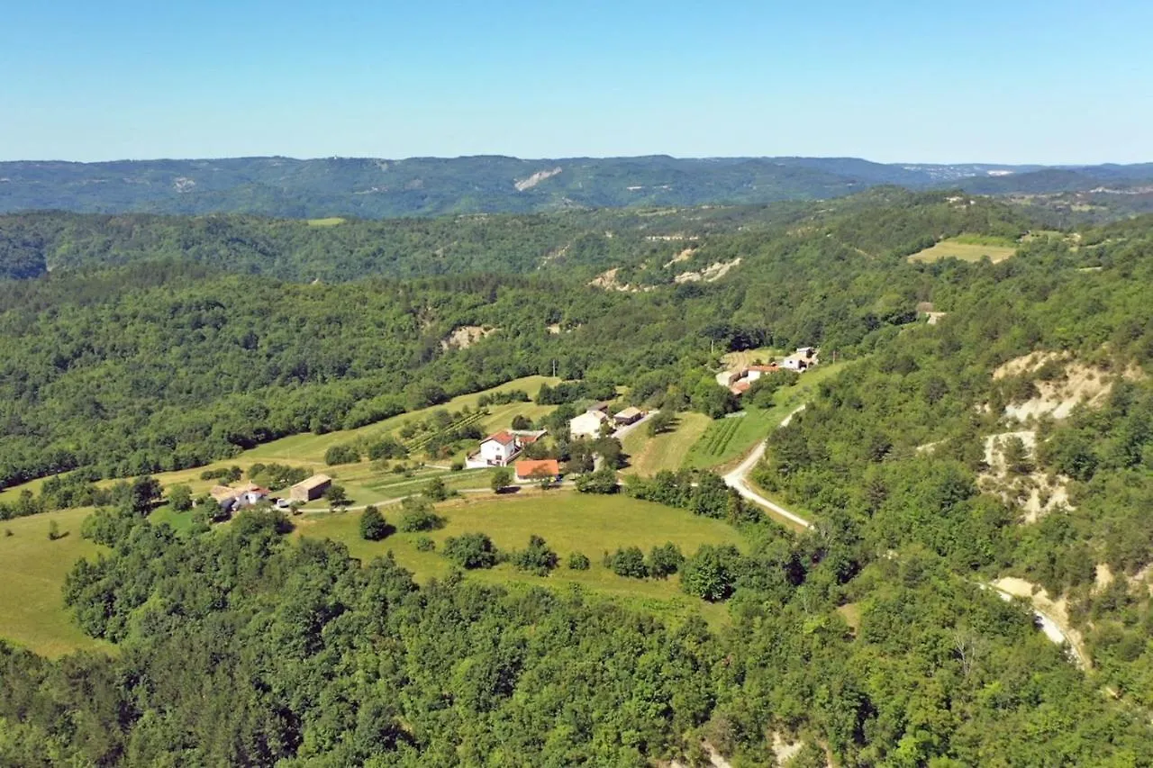 Apartment Mirella For 6 Persons Located In Central Istria Gradinje
