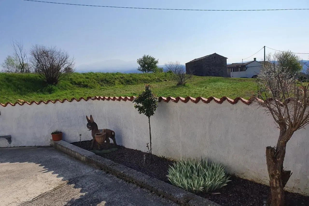 Apartment Mirella For 6 Persons Located In Central Istria Gradinje 0*,