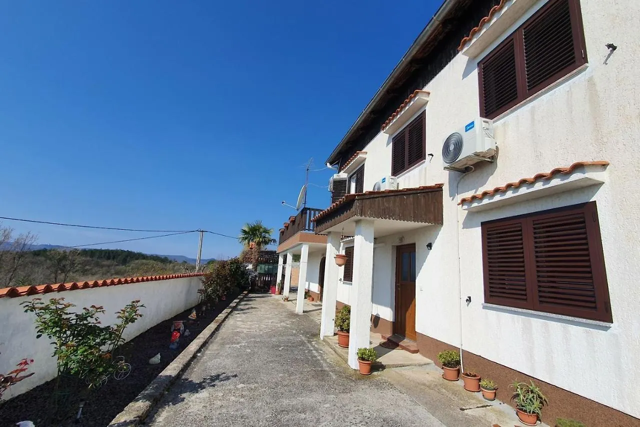 Apartment Mirella For 6 Persons Located In Central Istria Gradinje