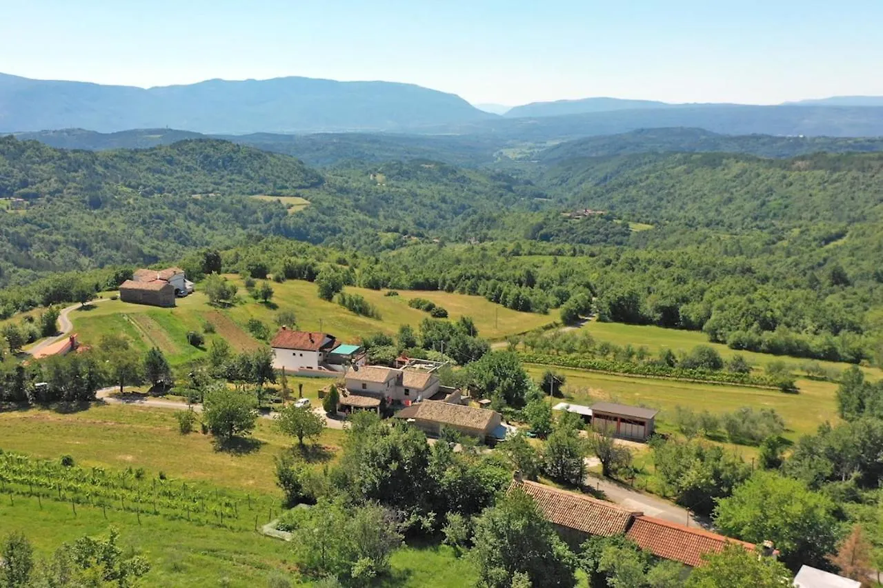 Apartment Mirella For 6 Persons Located In Central Istria Gradinje