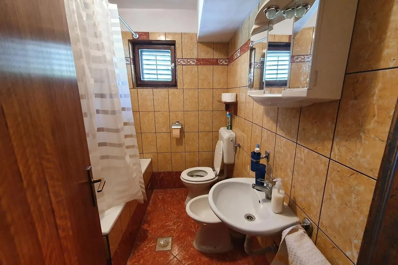 Apartment Mirella For 6 Persons Located In Central Istria Gradinje